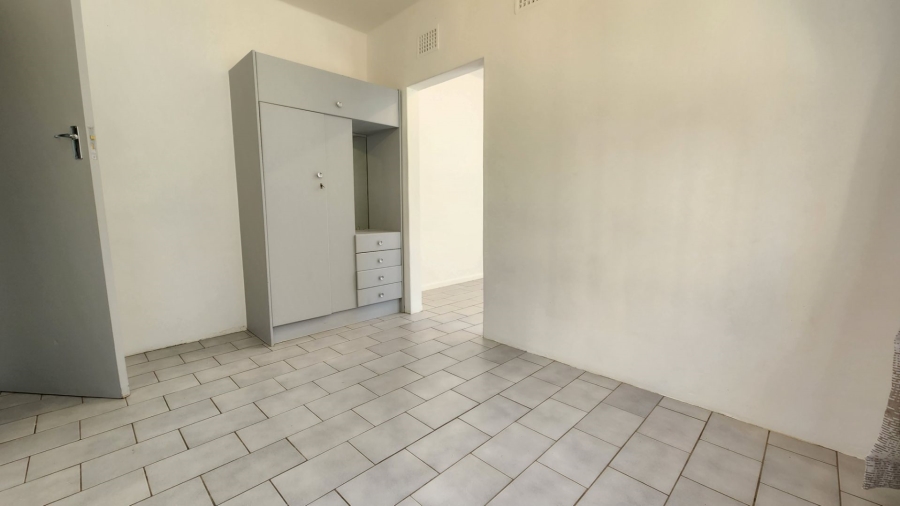 3 Bedroom Property for Sale in Vredehoek Western Cape